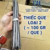 Thiếc que loại 2 trọng lượng khoảng 100gr giá rẻ dạng thanh mỏng cơ động bán lẻ từng que và bán sỉ theo kilôgam cho thợ gò tôn vá két nước tại Cửa hàng vật liệu hàn Dung Hải Chợ Trời Hà Nội.