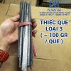 Thiếc que loại 3 trọng lượng khoảng 100gr phân khúc siêu rẻ thanh thẳng mỏng nhẹ cơ động bán lẻ từng que và bán sỉ theo kilôgam gò máng nước tôn nhà xưởng tại Cửa hàng vật liệu hàn Dung Hải Chợ Trời Hà Nội.