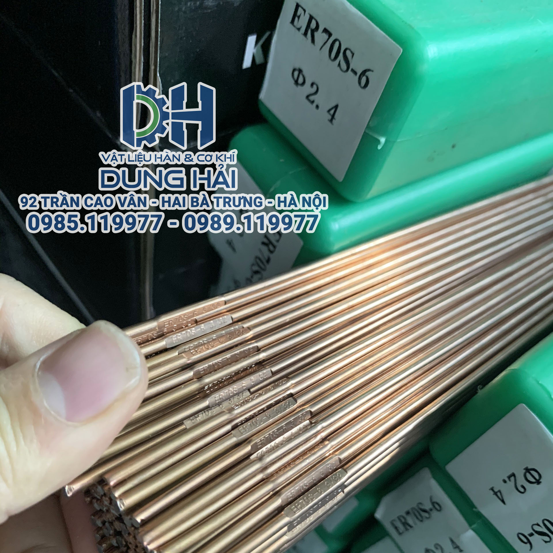 Que bù TIG sắt ER70S-6 tiêu chuẩn AWS A5.18 mạ lớp đồng tinh khiết chống rỉ đóng gói ống hộp nhựa 5kg gồm đầy đủ kích cỡ sợi 1.6ly 2.0ly 2.4ly và 3.2ly chuyên hàn lót đáy đường ống bồn áp lực kết cấu sắt thép chịu tải bán tại Cửa hàng vật liệu hàn Dung Hải Chợ Trời.