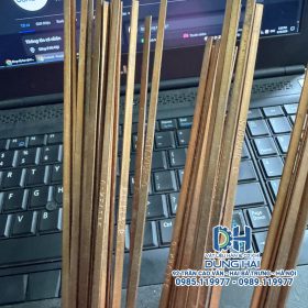 Que hàn đồng vẩy bạc thương hiệu Qixing Trung Quốc thành phần đồng pha phốt pho và bạc dẹt chuyên dùng hàn ống đồng điều hòa tủ lạnh hệ thống giàn điện lạnh bán tại Cửa hàng vật liệu hàn Dung Hải Chợ Trời Hà Nội.